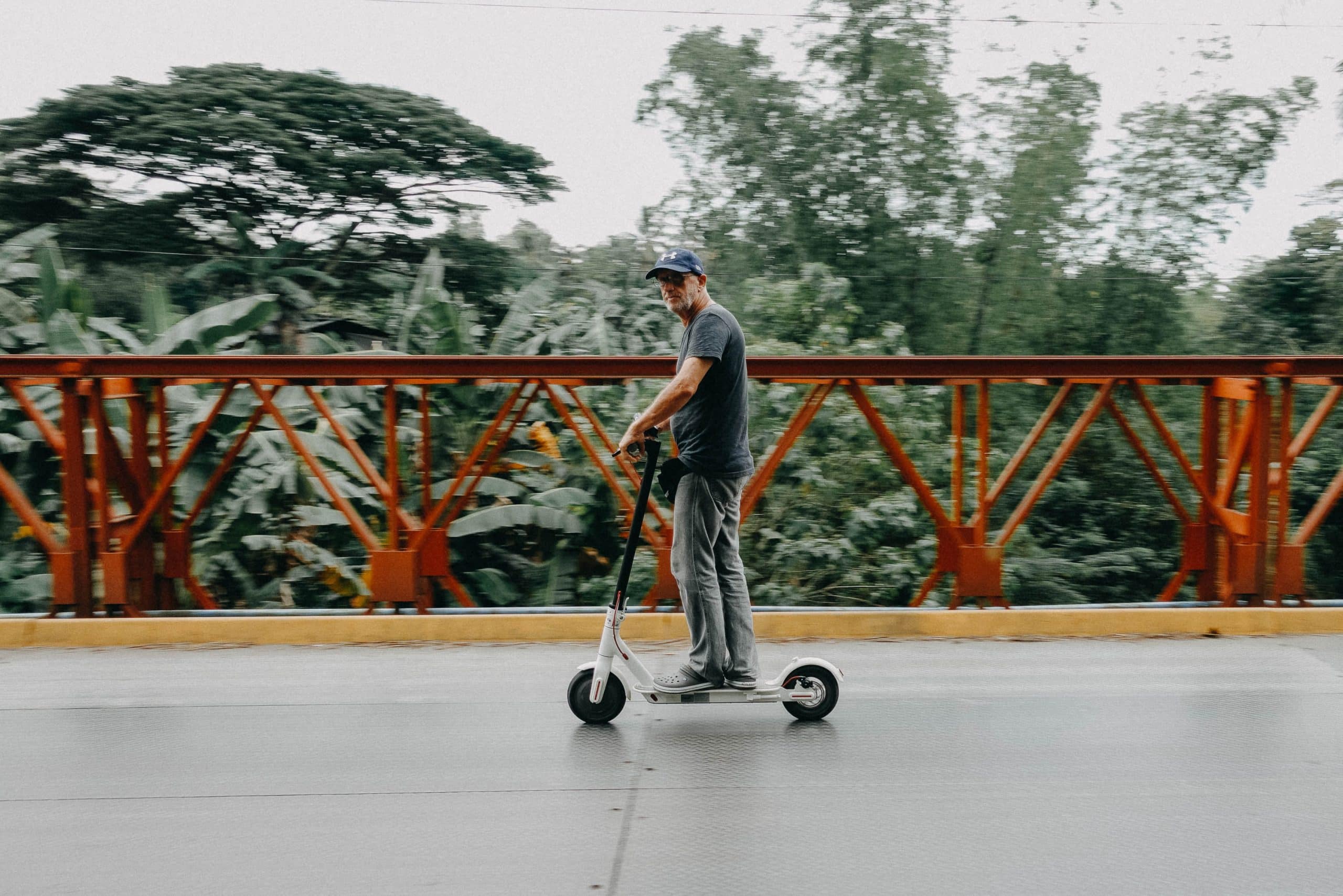 Kom virksomheden rundt på en smart el scooter